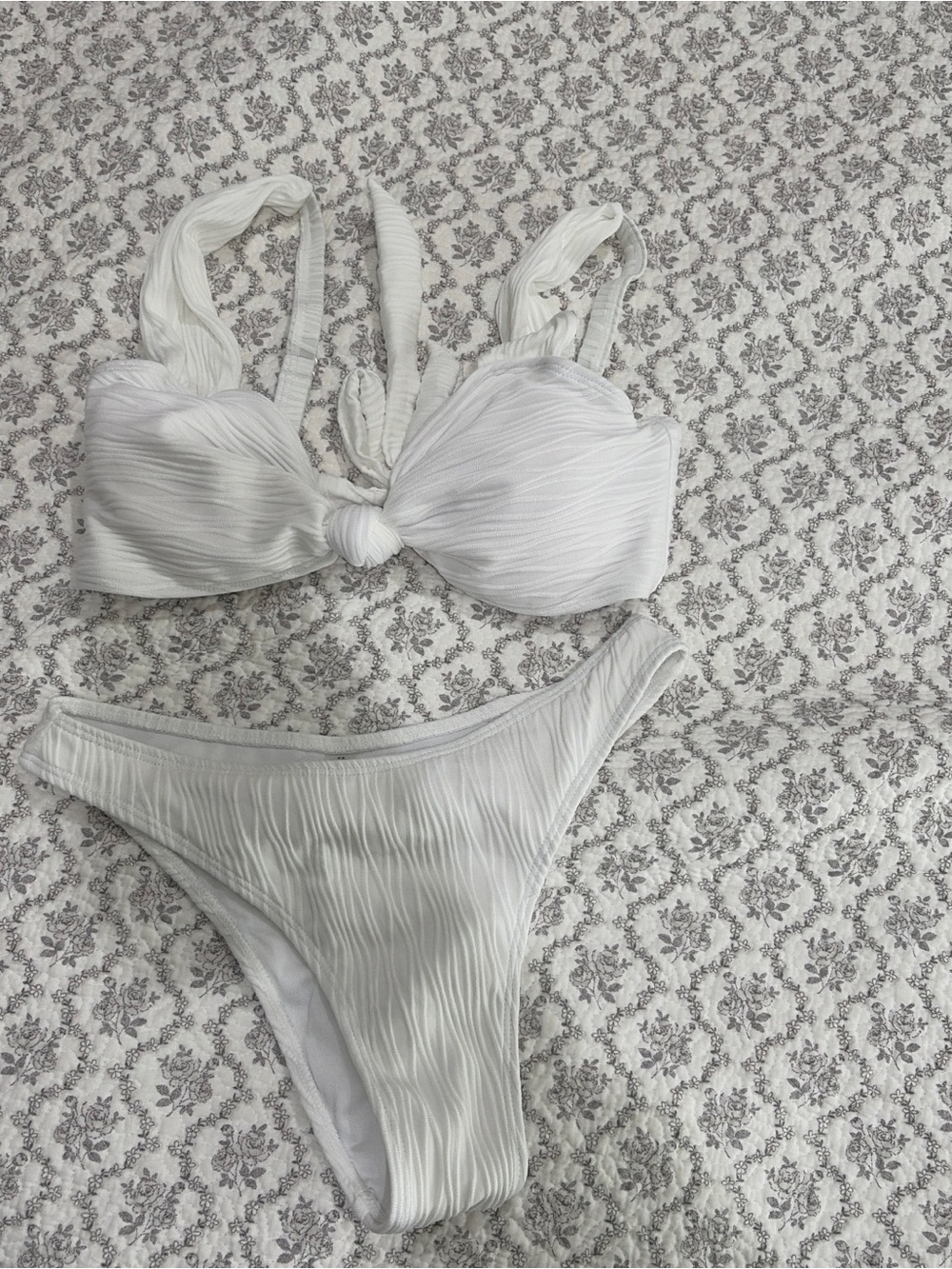 Women's White Textured Knot Bikini Set - Classic Swim